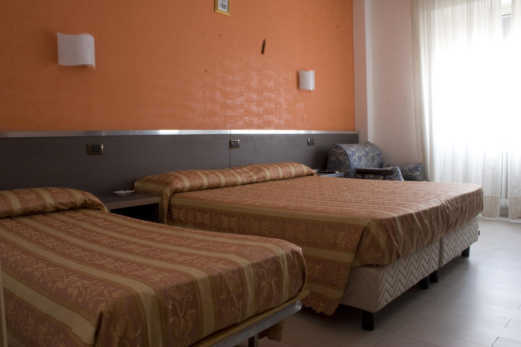 Hotel Renato سستو سان جوفاني الغرفة الصورة