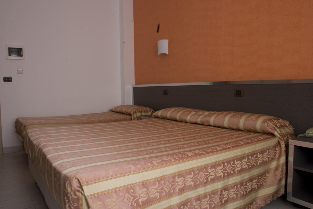 Hotel Renato سستو سان جوفاني الغرفة الصورة