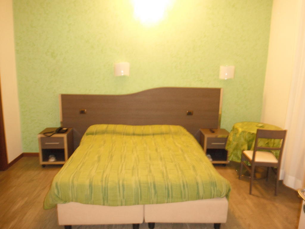 Hotel Renato سستو سان جوفاني الغرفة الصورة